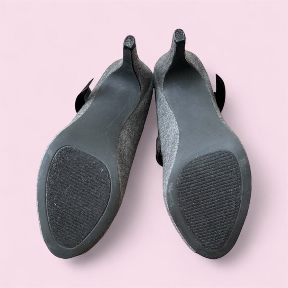 Velvet Heart Heels - Size 8.5 - Picture 3 of 4